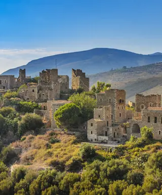 Entdecke das typische Man Dorf Vatheia